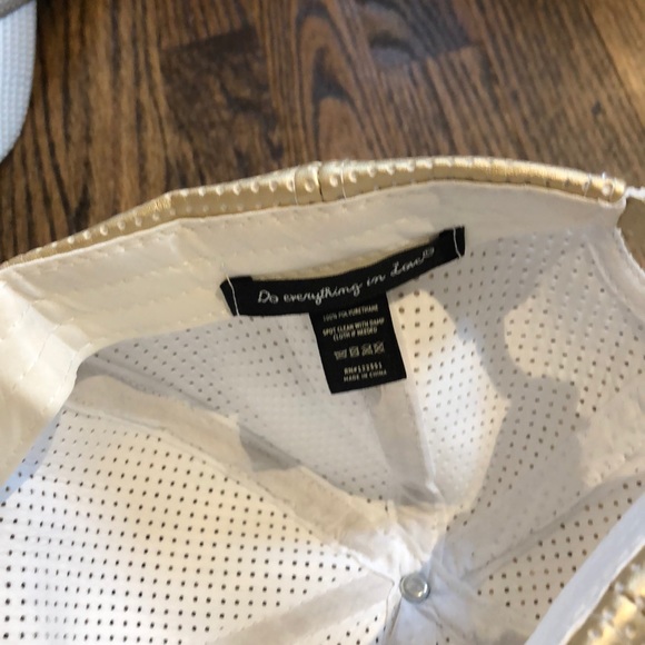 Gold hat - Picture 4 of 5